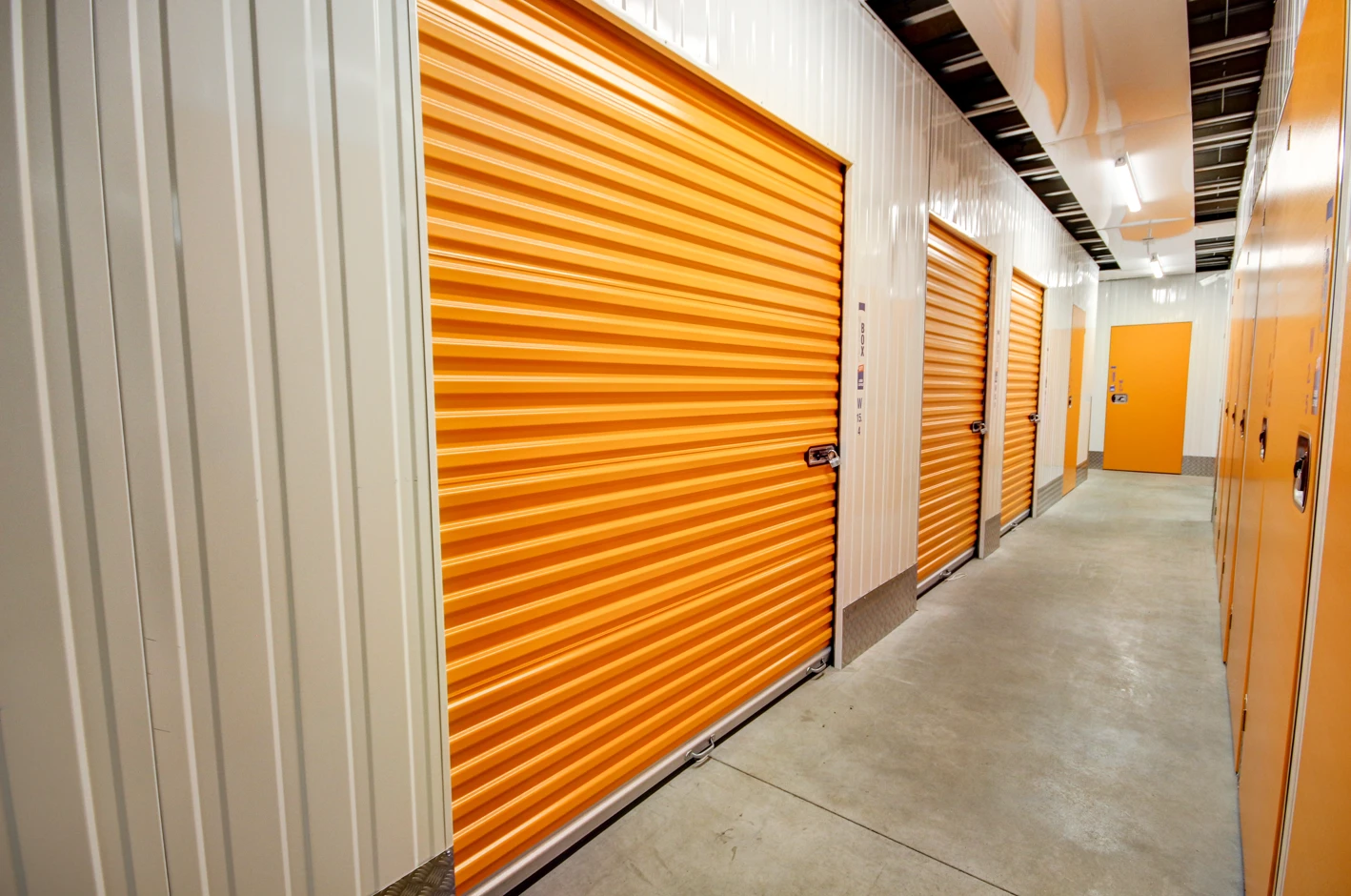 Indoor - Allée box MondialBox Nantes Est